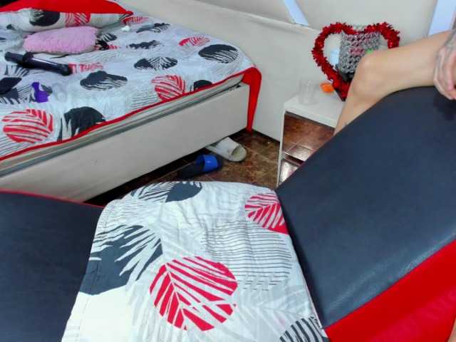 InnocentLooksex's BongaCams profile