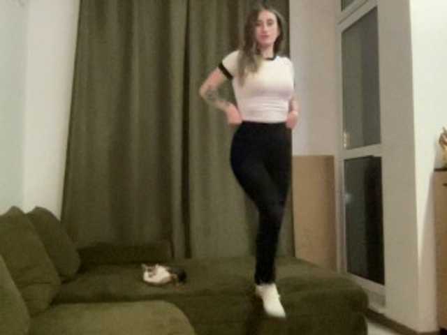 Walkiria19 live room