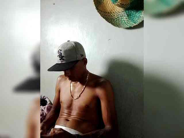 Blackhot22 Live Webcam on BongaCams