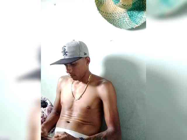 Blackhot22 Live Webcam on BongaCams