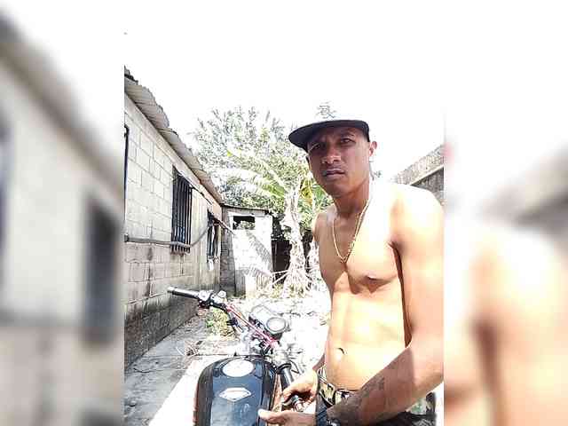 Blackhot22 Live Webcam on BongaCams