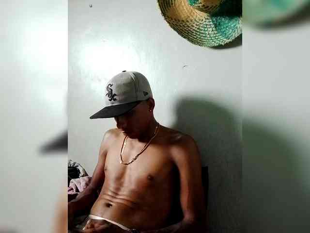 Blackhot22 Live Webcam on BongaCams