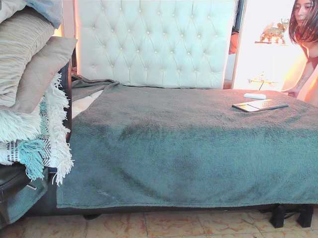 bratz-glloe's BongaCams show and profile