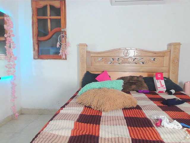 bratz-glloe's BongaCams show and profile