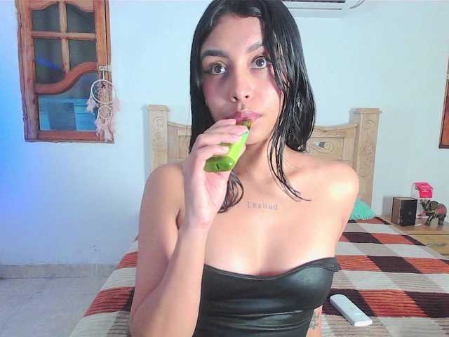 bratz-glloe's BongaCams show and profile