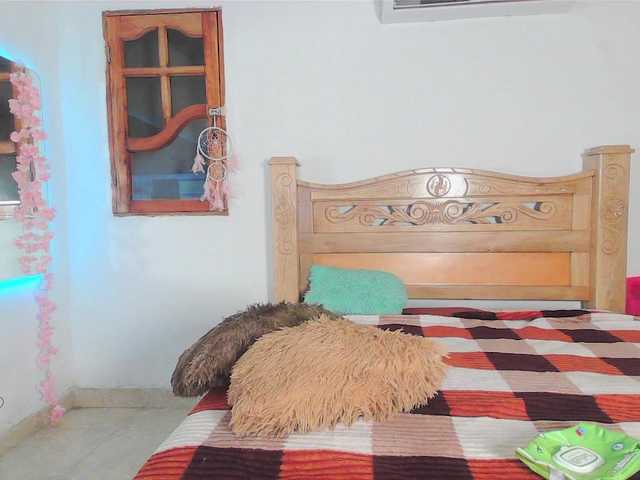 bratz-glloe's BongaCams show and profile