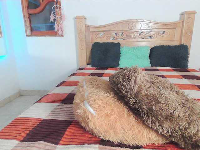 bratz-glloe's BongaCams show and profile