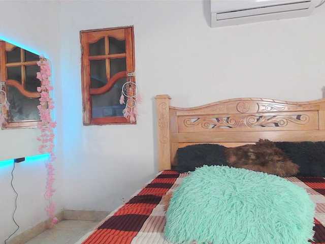 bratz-glloe's BongaCams show and profile