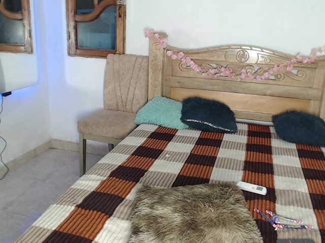 bratz-glloe's BongaCams show and profile