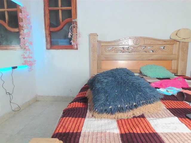 bratz-glloe's BongaCams show and profile