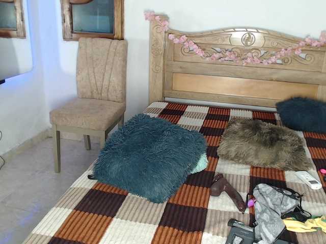 bratz-glloe's BongaCams show and profile