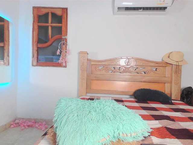 bratz-glloe's BongaCams show and profile