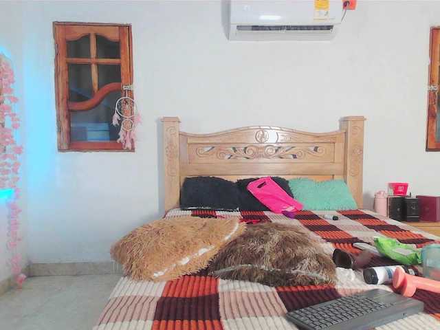 bratz-glloe's BongaCams show and profile