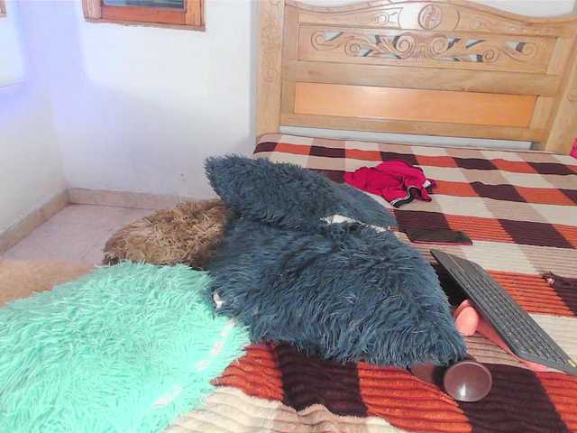 bratz-glloe's BongaCams show and profile