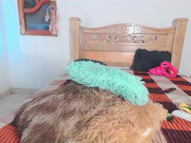 bratz-glloe's BongaCams show and profile