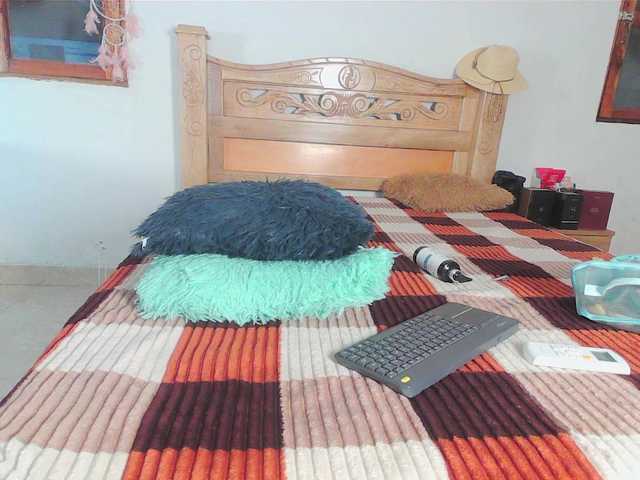 bratz-glloe's BongaCams show and profile