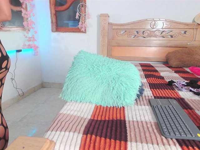 bratz-glloe's BongaCams show and profile