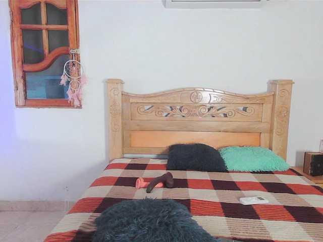 bratz-glloe's BongaCams show and profile