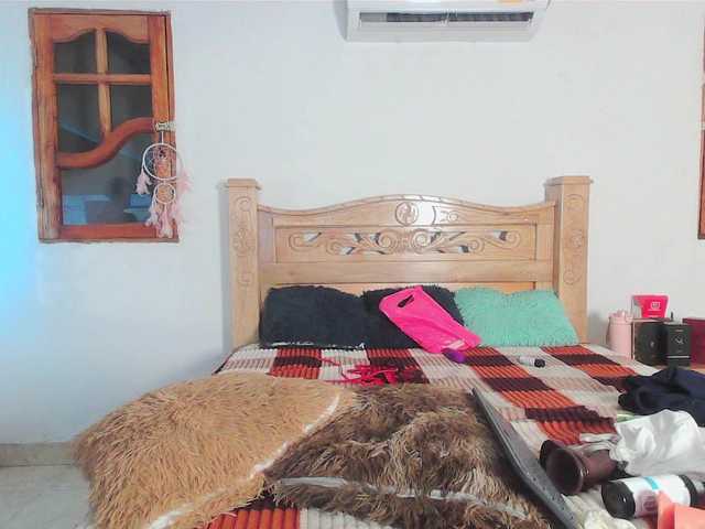 bratz-glloe's BongaCams show and profile