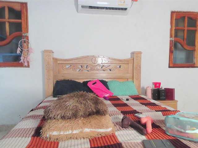 bratz-glloe's BongaCams show and profile