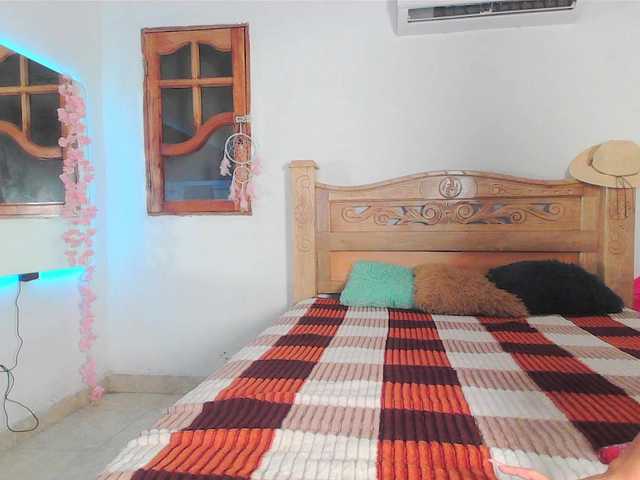 bratz-glloe's BongaCams show and profile