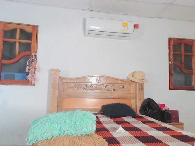 bratz-glloe's BongaCams show and profile