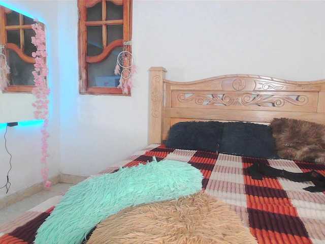 bratz-glloe's BongaCams show and profile