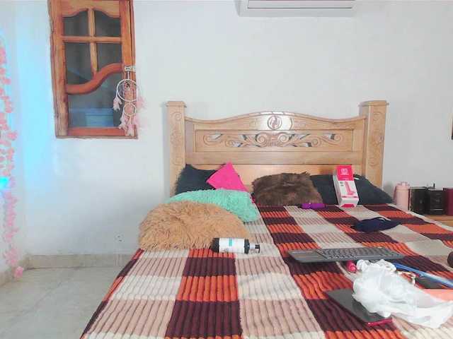 bratz-glloe's BongaCams show and profile