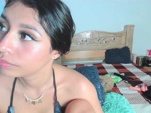 bratz-glloe's BongaCams show and profile