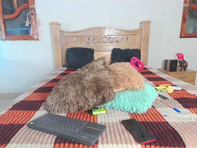 bratz-glloe's BongaCams show and profile