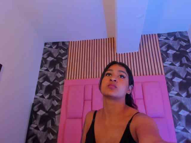 yayasmile Live Webcam on BongaCams