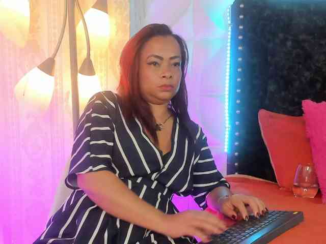 AliceHurlimann Live Webcam on BongaCams