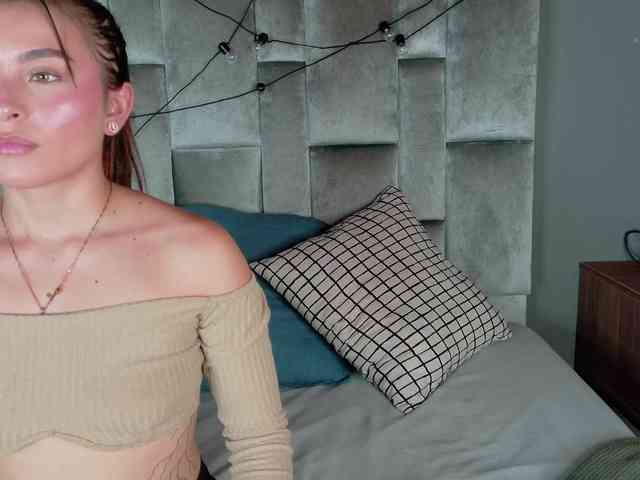 Mia-Anderson webcam