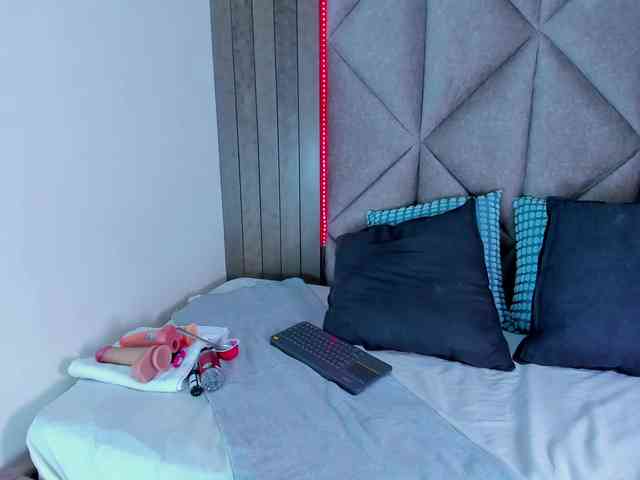 Mia-Anderson Mia-Anderson