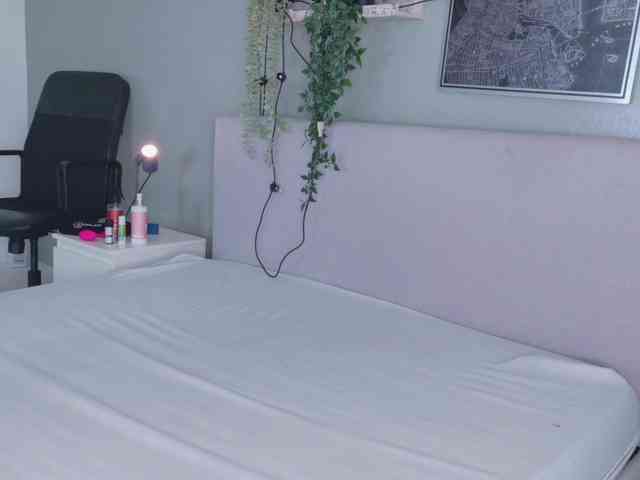 Mia-Anderson Mia-Anderson