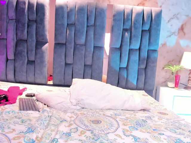 NikkiEvans's BongaCams show and profile