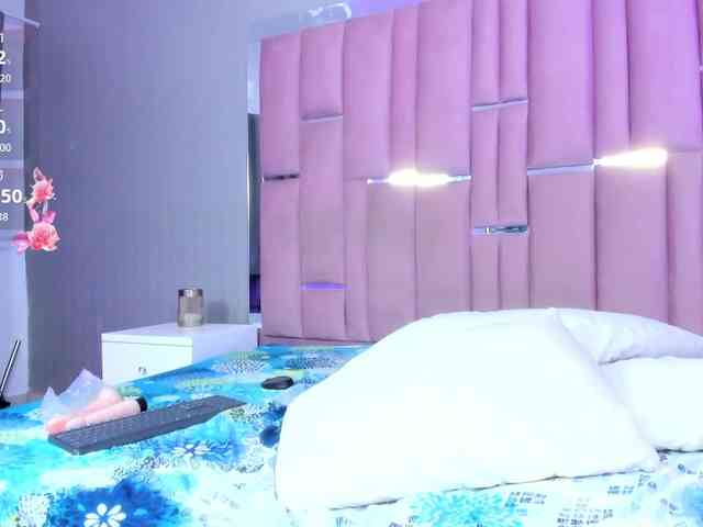 NikkiEvans NikkiEvans