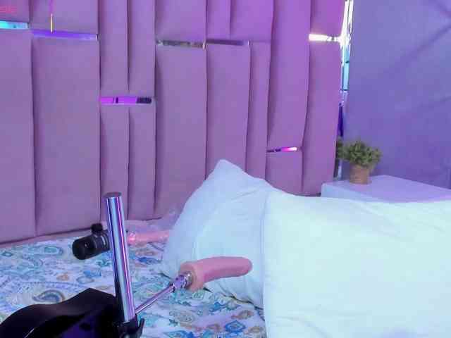 NikkiEvans NikkiEvans