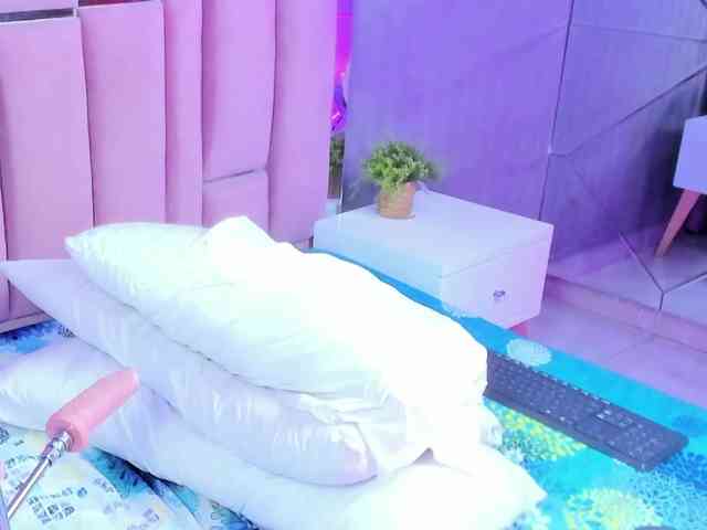 NikkiEvans Live Webcam on BongaCams