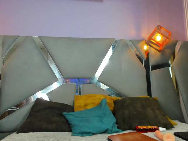 ALEXAANAL18's BongaCams show and profile