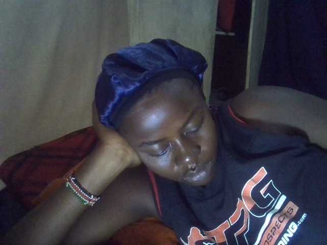 Lavella's BongaCams show and profile