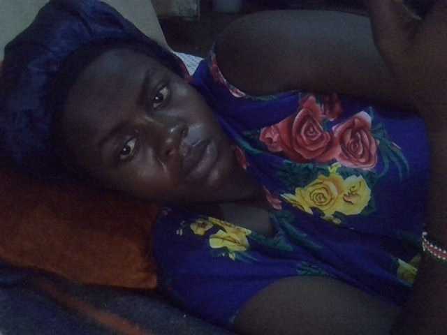 Lavella's BongaCams show and profile