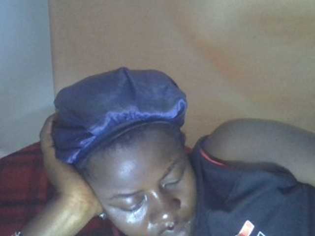 Lavella's BongaCams show and profile