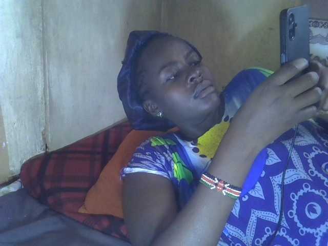 Lavella's BongaCams show and profile