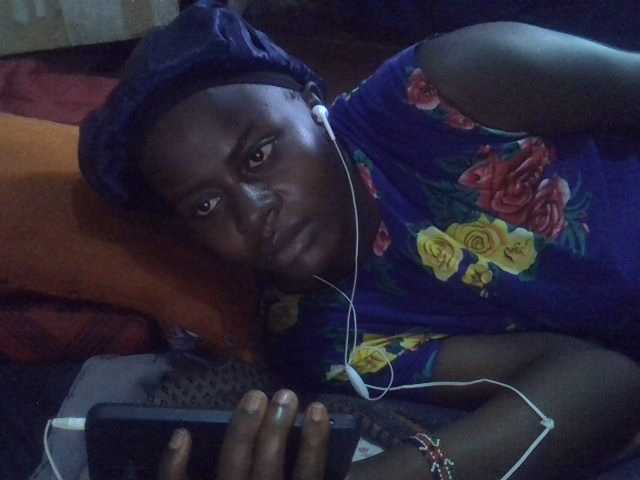 Lavella's BongaCams show and profile