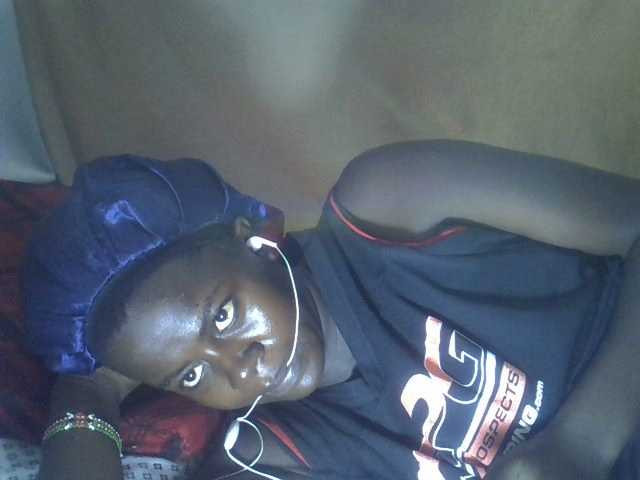 Lavella's BongaCams show and profile