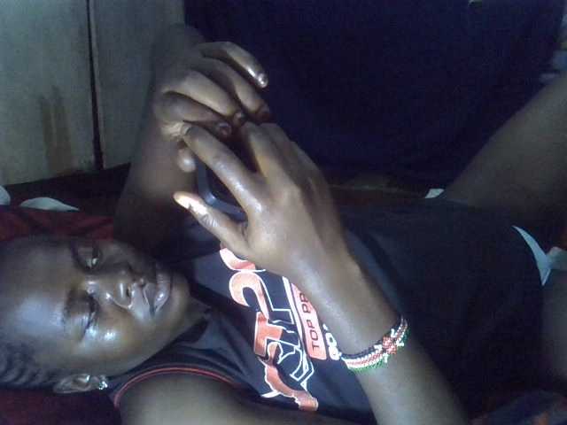 Lavella's BongaCams show and profile