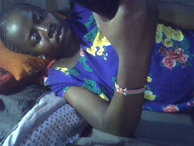 Lavella's BongaCams show and profile