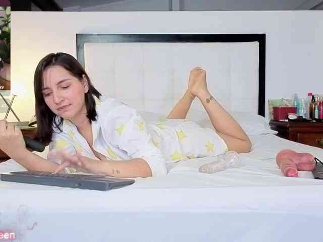 Cerecitaqueenn webcam