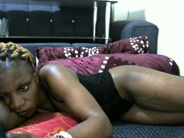 Karenato webcam bongacams model stream image